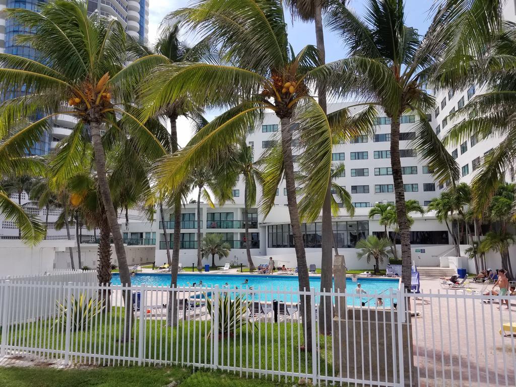 Ocean Front Resort Studio ไมอามีบีช ภายนอก รูปภาพ